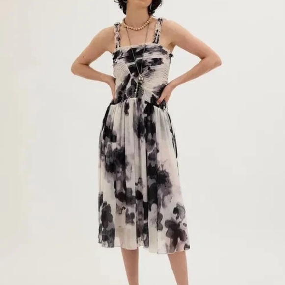 Free People Tessa Smocked Midi Dress Size XSmall - Picture 2 of 3